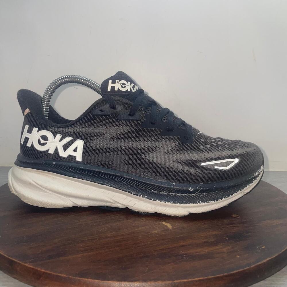 Hoka One One Clifton 9 Womens Size 8 Black White Athletic Running Shoes Sneakers